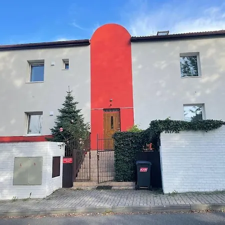 Bajecne Ve S Bazenem A Terasou V Praze Apartment